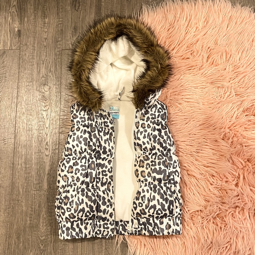 Old navy girls medium size 8 leopard vest with fur hood